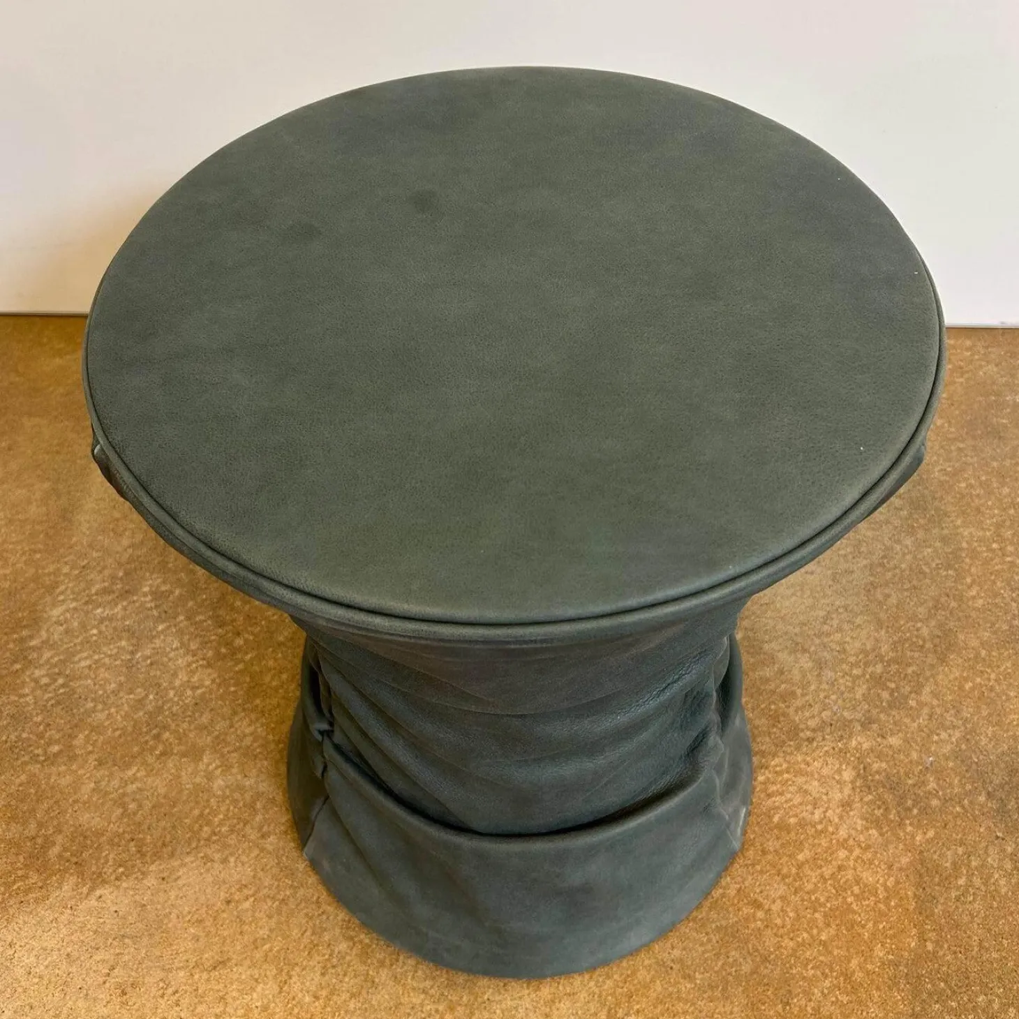 Hocker Bellows 222 H1 Leder Vintage Blue Tourmaline Blau Grau Gestell Holzkonstruktion Mit Gasfeder