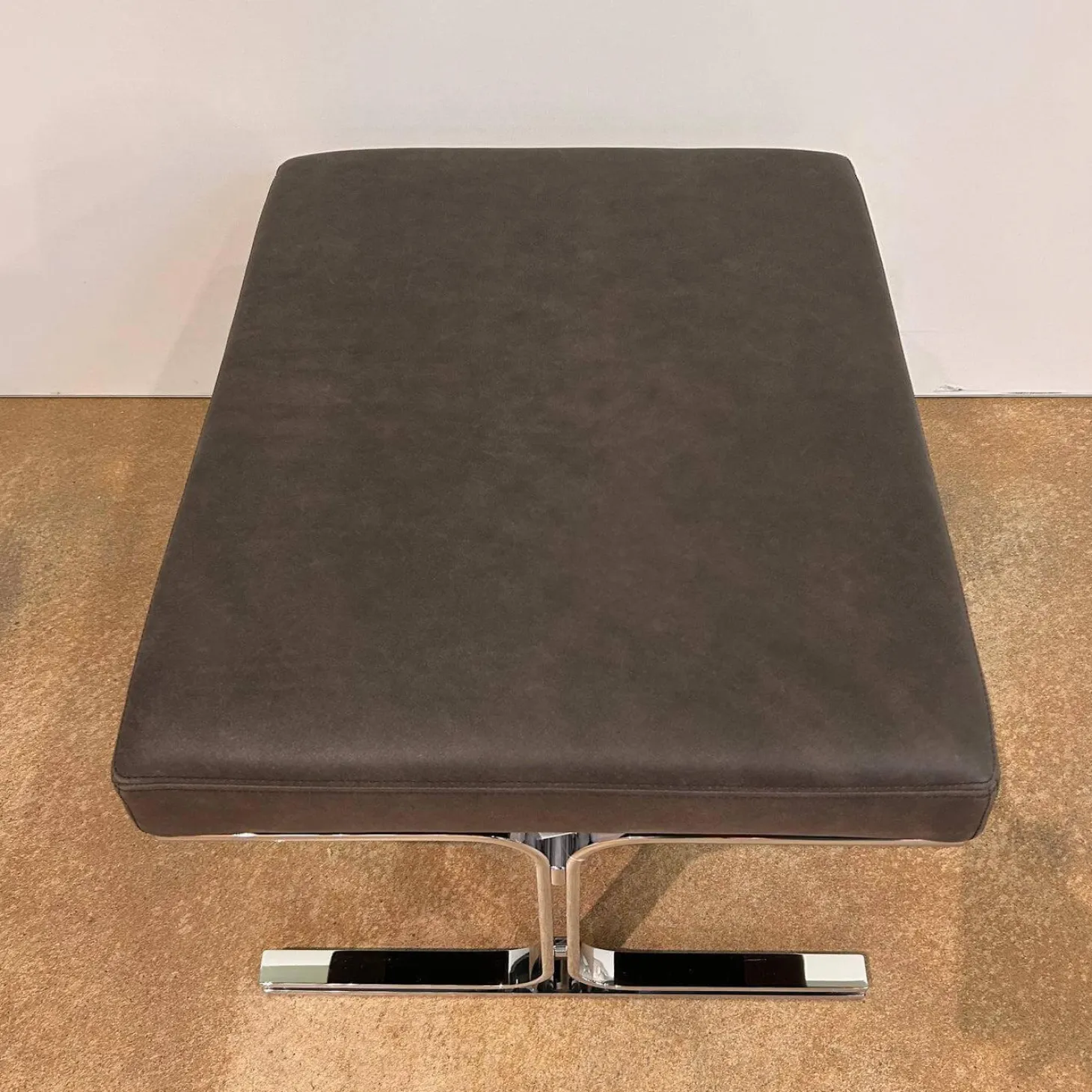 Hocker Berlin Chair Leder Vintage 65 1410 Cigar Schwarz Gestell Profilstahl Hochglanz Verchromt