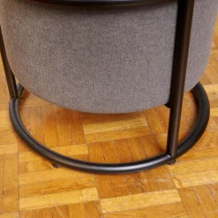 Hocker Drop 079100 Bezug Stoff 7205 Torf Braun Gestell M20 Schwarz Lack