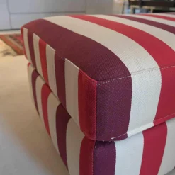 Hocker Inspiration Sahco-Stoff Rot Weiß