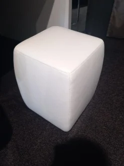 Hocker Miki Leder Namibia Weiß Füße Kunststoff