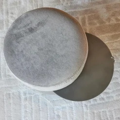 Hocker Otto Stoff Barkley 227 Farbe 44 Grau Mit Leder Ablage Gestell Metall