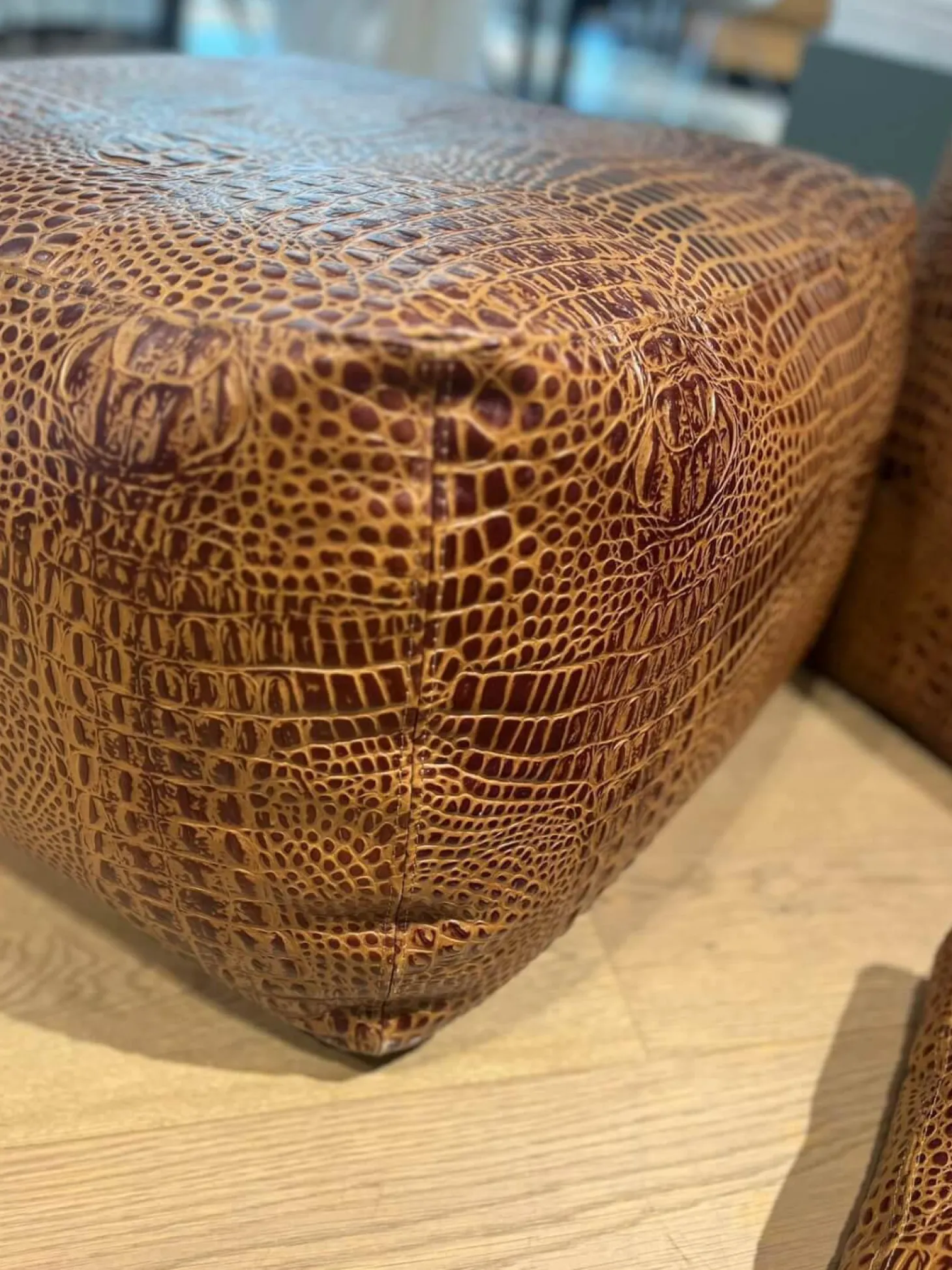 Hockerkissen Ming Leder Aligator Mocca Braun Mit Plaids