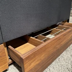 Home-Entertainment Raumteilerkorpus Mit TV-Säule Abdeckplatte Farbglas Schwarz Matt Nussbaum Natur Geölt