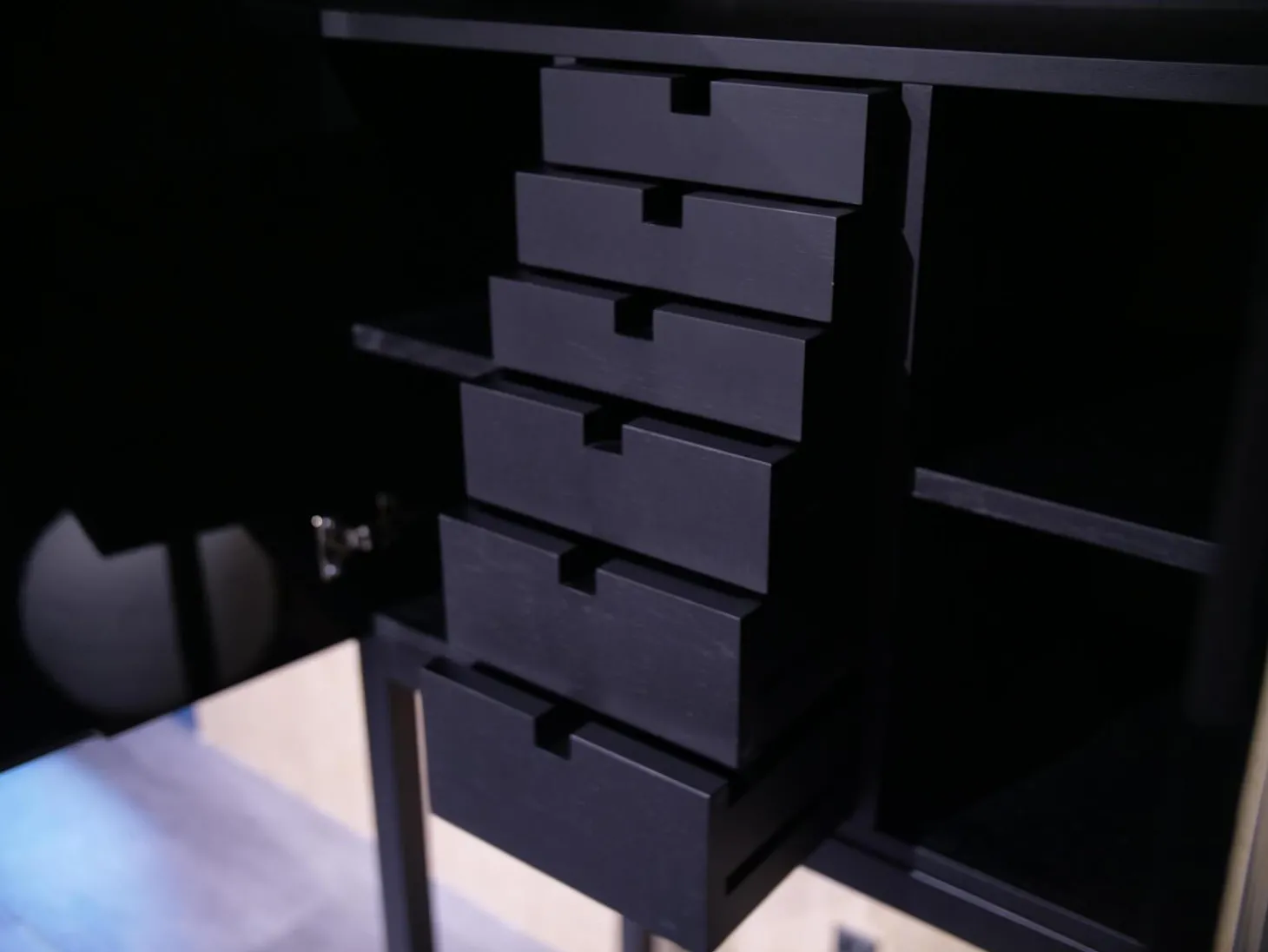 Kabinettschrank Mingkasa Front Eggshell Lack Grau Grün Eiche Massiv Schwarz Gebeizt Und Lackiert