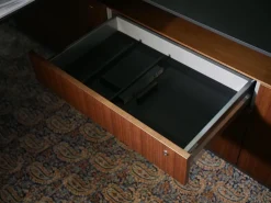 Keypiece Communication Desk Nussbaum Höhenverstellbar Mit Leder Ein- Und Auflagen