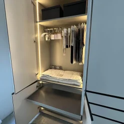 Kleiderschrank Collect Außen Lack Greige M08 Matt Weiß Grau Innen Lack Muschel M23 Matt Beige Grau Mit Beleuchtung