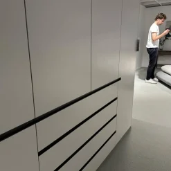 Kleiderschrank Collect Mattlack Außen M08 Greige Innen M23 Muschel Grau