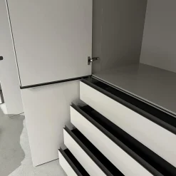 Kleiderschrank Collect Mattlack Außen M08 Greige Innen M23 Muschel Grau