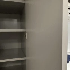 Kleiderschrank Collect Mattlack Außen M08 Greige Innen M23 Muschel Grau