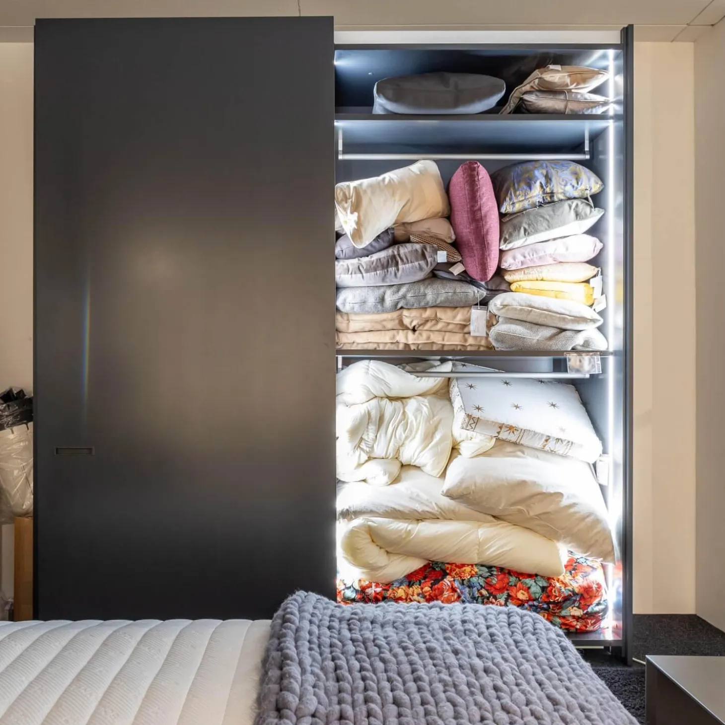 Kleiderschrank Collect Planfront M21 Anthrazit