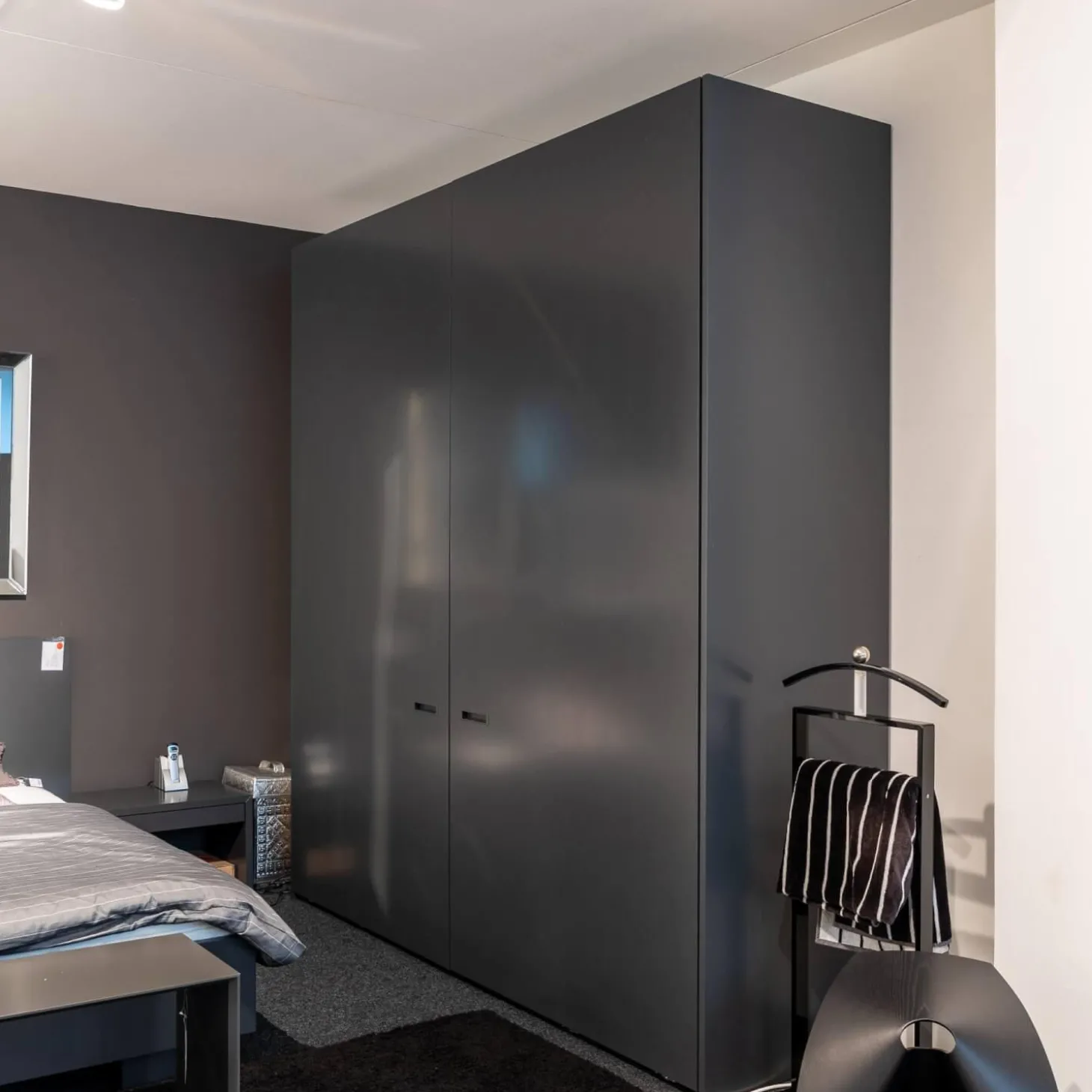 Kleiderschrank Collect Planfront M21 Anthrazit