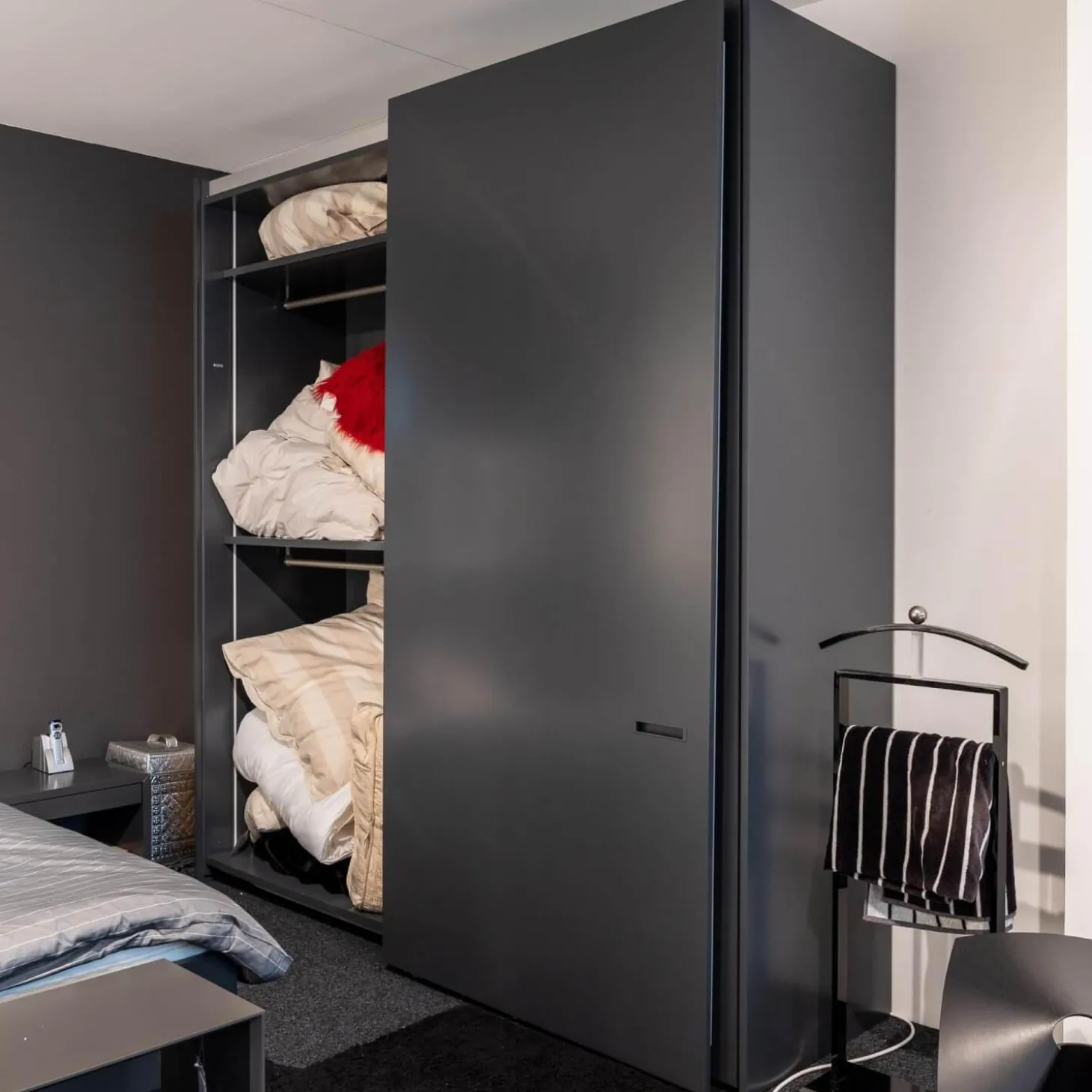 Kleiderschrank Collect Planfront M21 Anthrazit