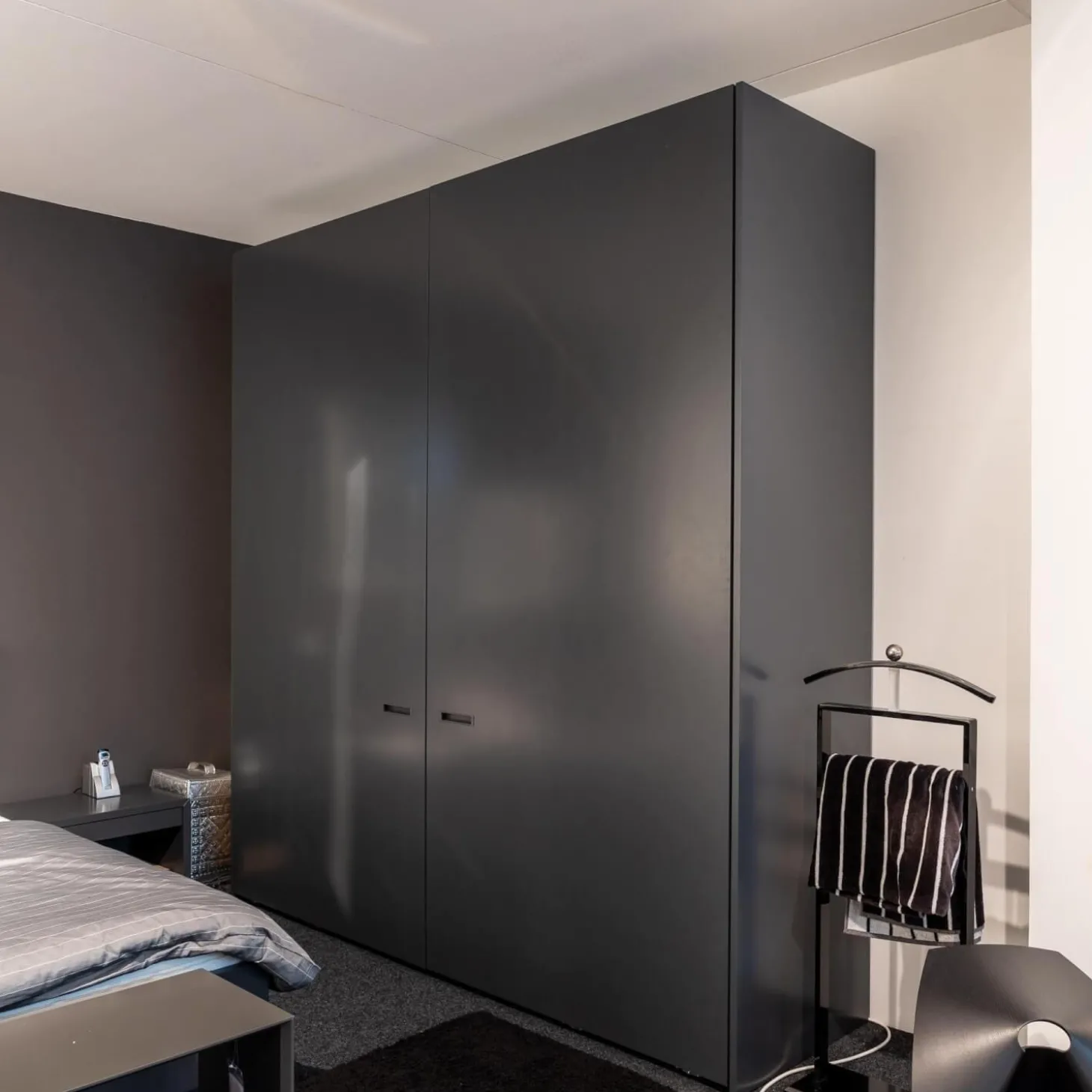 Kleiderschrank Collect Planfront M21 Anthrazit