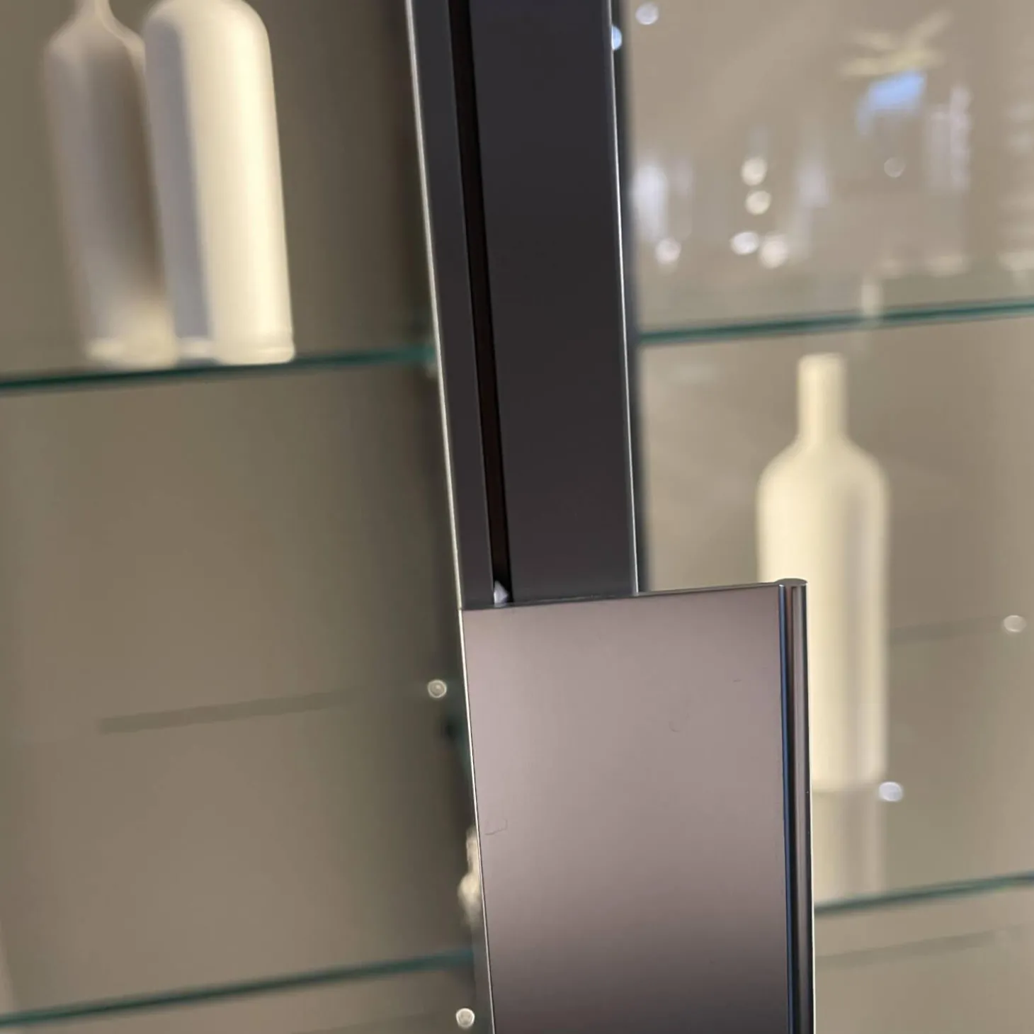 Kleiderschrank Garderobe Collect Korpus Mattlack Flintgrau Paneele Eiche Natur mkit Beleuchtung Schrankelemente Glas Drehtüren Glaseinlegeböden Garderobenelement mit Spiegel