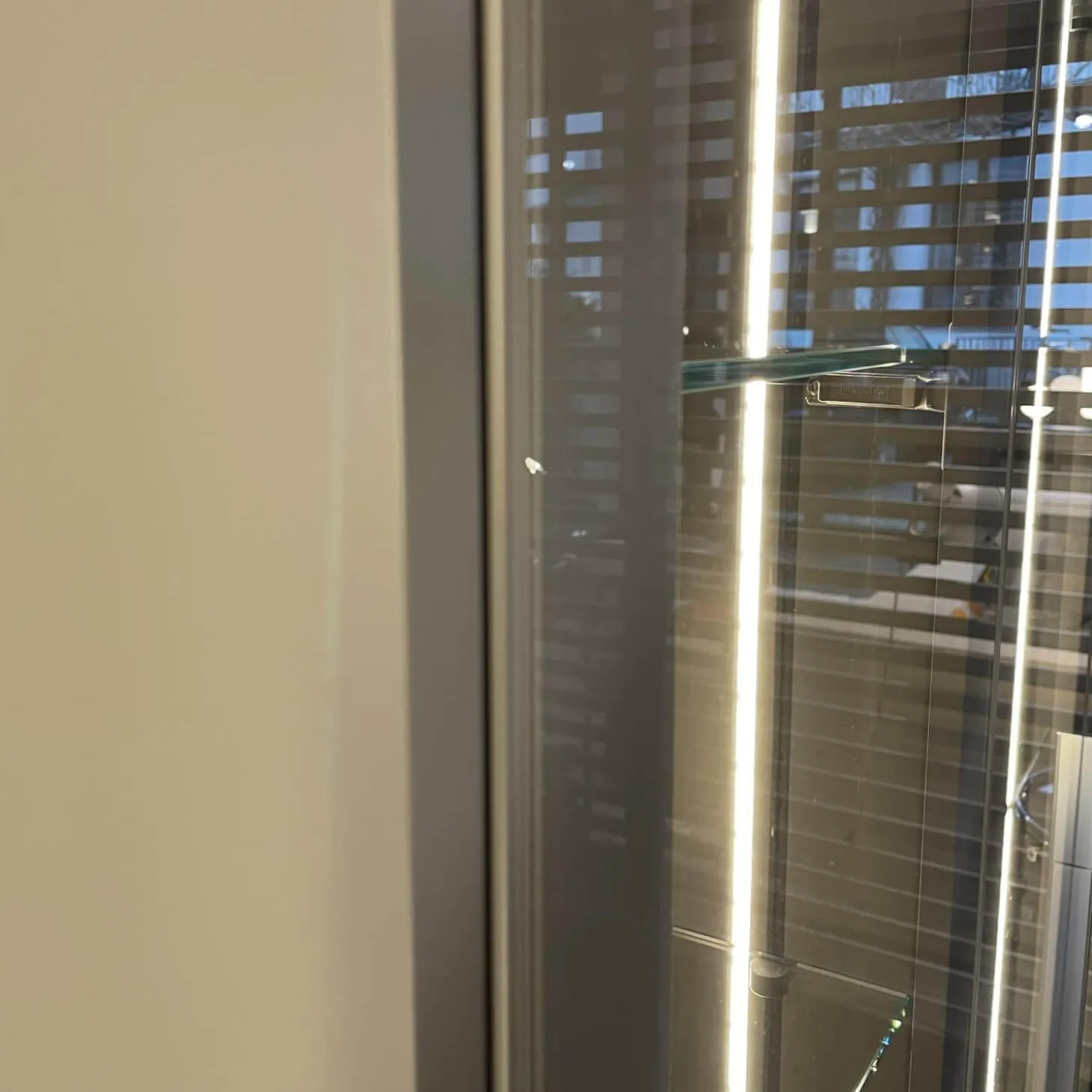 Kleiderschrank Garderobe Collect Korpus Mattlack Flintgrau Paneele Eiche Natur mkit Beleuchtung Schrankelemente Glas Drehtüren Glaseinlegeböden Garderobenelement mit Spiegel