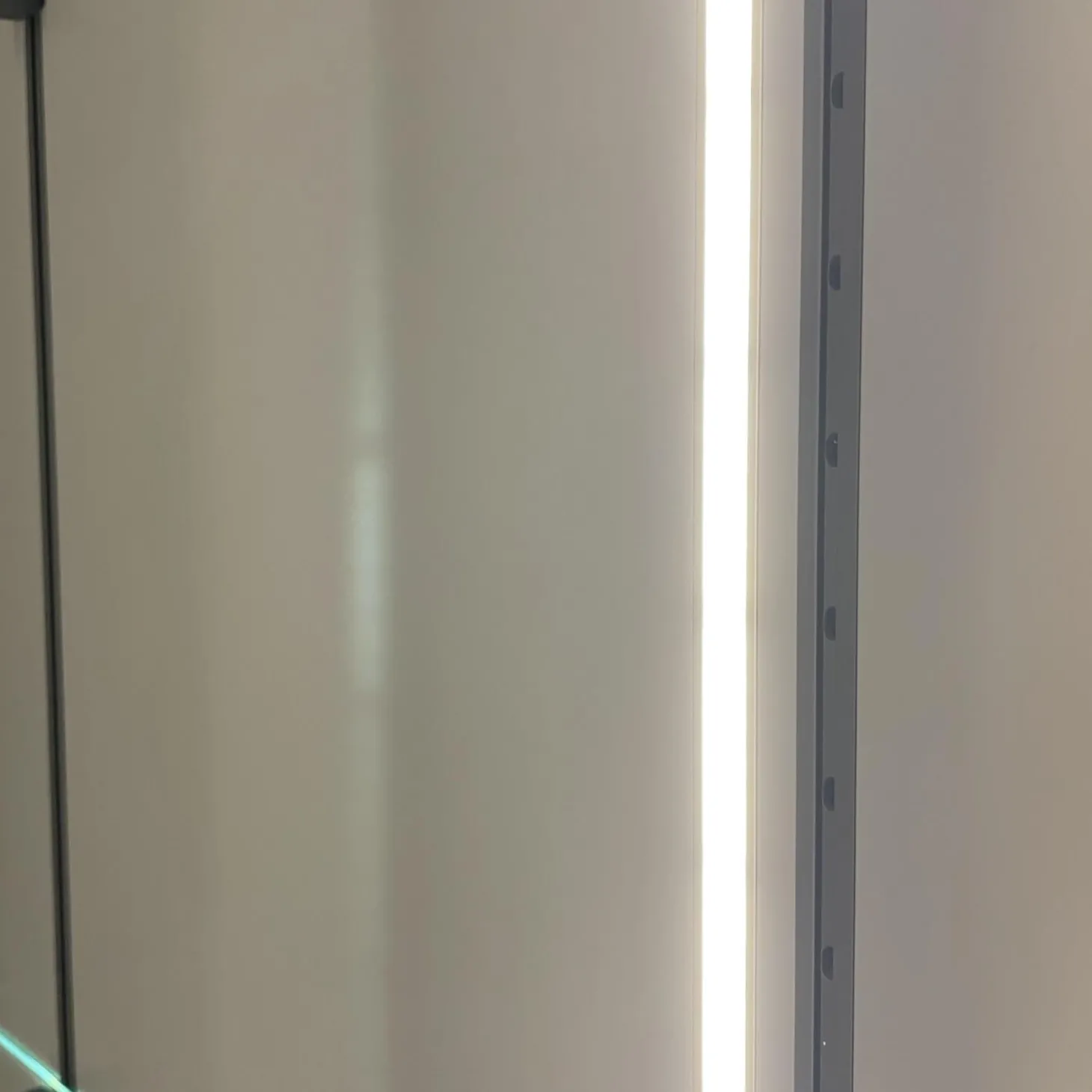 Kleiderschrank Garderobe Collect Korpus Mattlack Flintgrau Paneele Eiche Natur mkit Beleuchtung Schrankelemente Glas Drehtüren Glaseinlegeböden Garderobenelement mit Spiegel