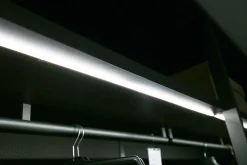 Kleiderschrank Gliss Master Larix Moro Glas Stopsol Grau Nussbaum mit Innenausstattung und Beleuchtung