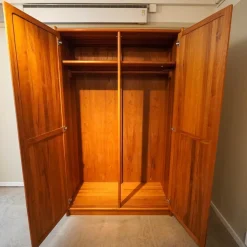 Kleiderschrank K6 Mit 2 Türen Teakholz