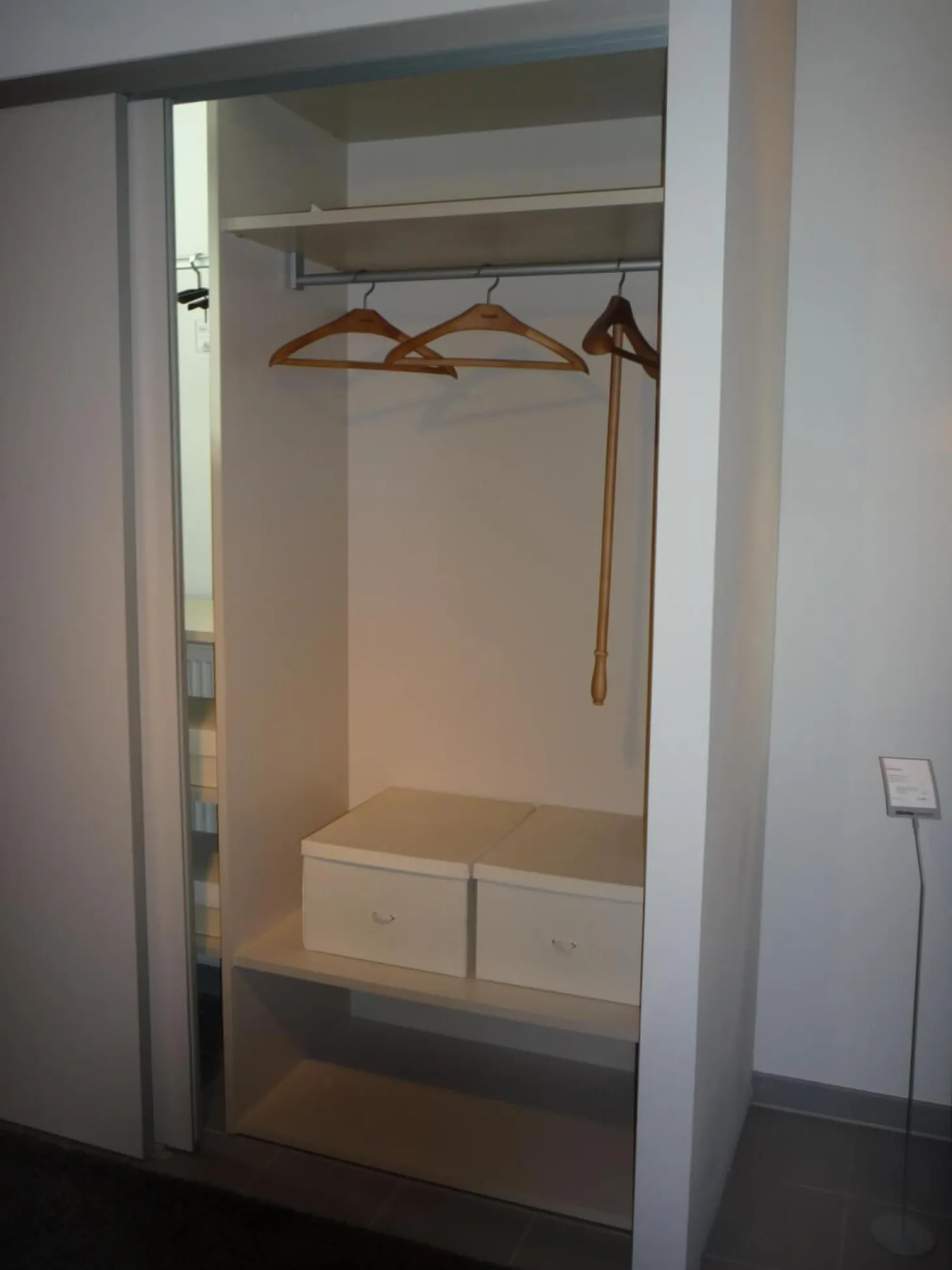 Kleiderschrank Korpus Quattro Plus und Beta Nova Eurodekor U156ST2