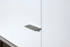 Kleiderschrank Line Mattlack P01 White Griffe P19 Dune Grau