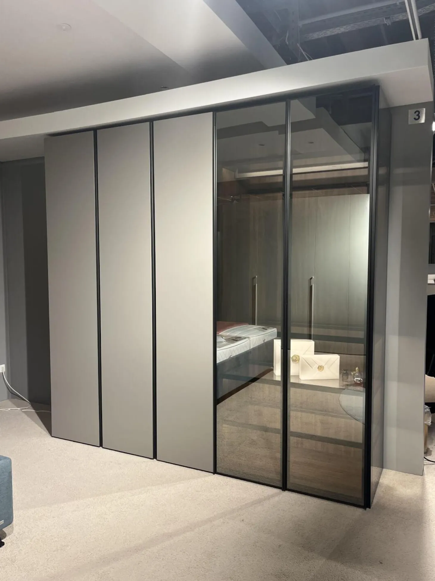 Kleiderschrank Night Collection 2022 Front Lack 331 Visone Matt Korpus 72 Noce Mit Beleuchtung