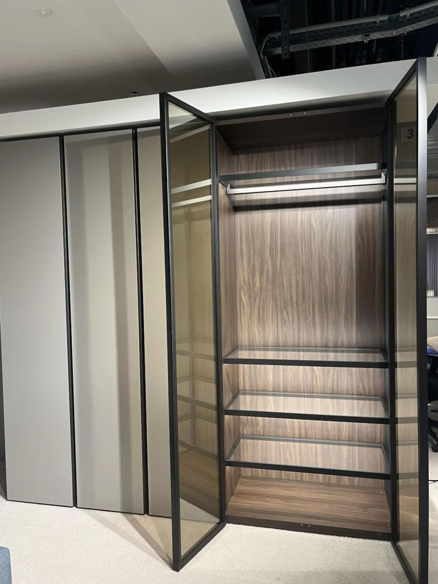 Kleiderschrank Night Collection 2022 Front Lack 331 Visone Matt Korpus 72 Noce Mit Beleuchtung