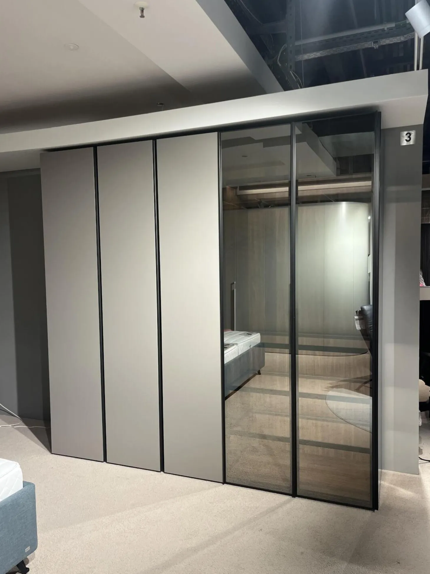 Kleiderschrank Night Collection 2022 Front Lack 331 Visone Matt Korpus 72 Noce Mit Beleuchtung