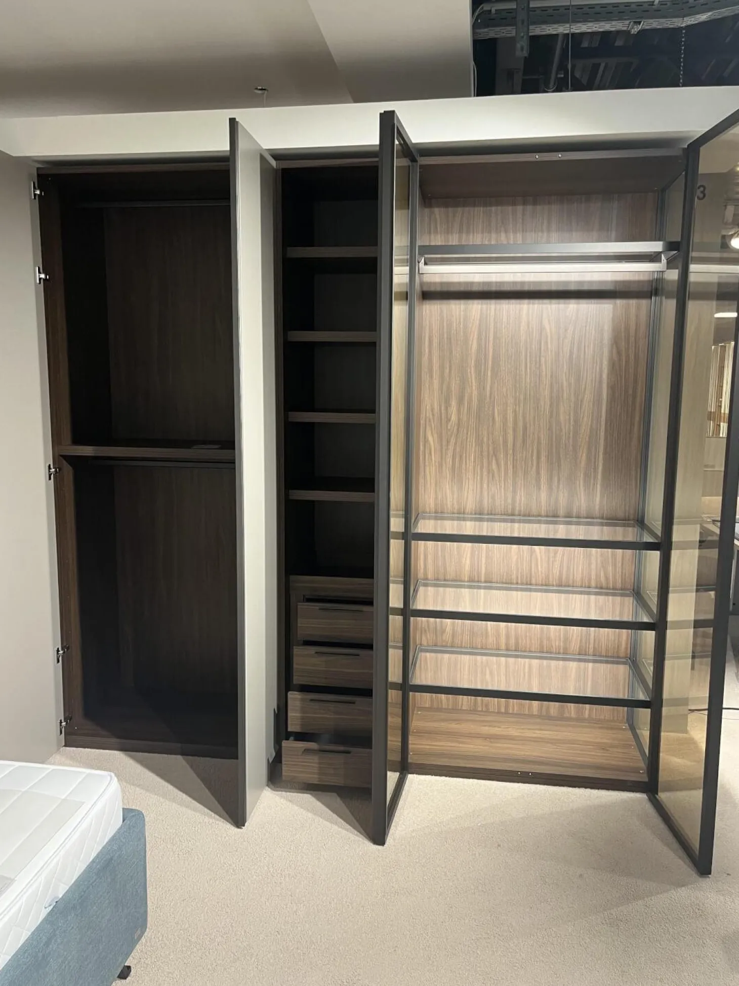 Kleiderschrank Night Collection 2022 Front Lack 331 Visone Matt Korpus 72 Noce Mit Beleuchtung