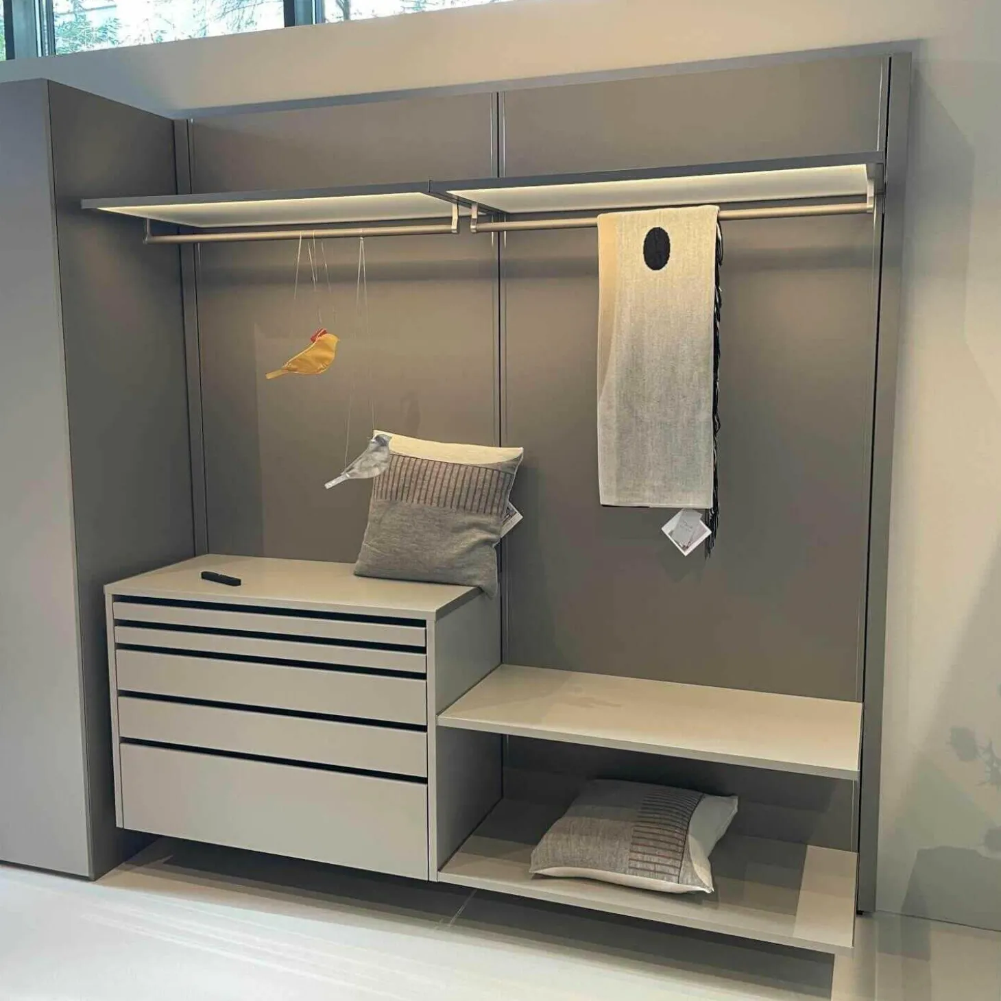 Kleiderschrank Offene Ankleide Collect Lack Muschel mit Beleuchtung