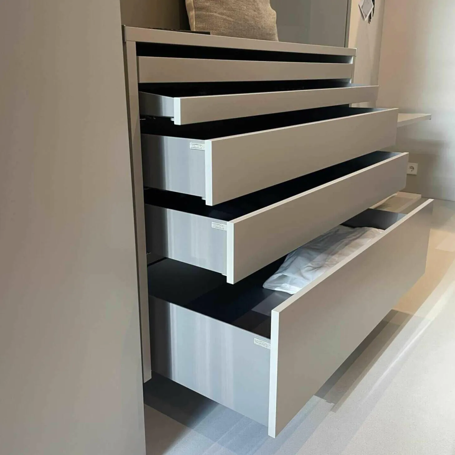 Kleiderschrank Offene Ankleide Collect Lack Muschel mit Beleuchtung