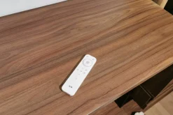 Kleiderschrank Refugium Nussbaum Dunkel Oberfläche Alu Bronze mit Hängekommode