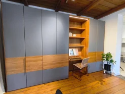 Kleiderschrank Valore Eiche Natur Geölt Front Farbglas Mittelgrau Matt Korpus Buche Mit Beleuchtung