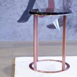Kleiner Runder Tisch Lithos Marmor Sahara Noir Glänzend Gestellfarbe Kupfer