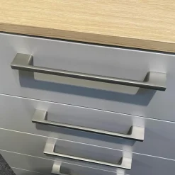 Kombikommode Daisy Korpus Wildeiche Front Lack Taupe Grau Weiß Griffe Nickel Matt