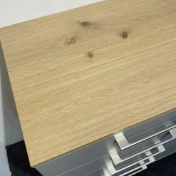 Kombikommode Daisy Korpus Wildeiche Front Lack Taupe Grau Weiß Griffe Nickel Matt