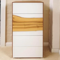 Kommode Farn Mit Baumkante Korpus Massiv Nussbaum Glasfront Optiwhite RAL 9010 Matt