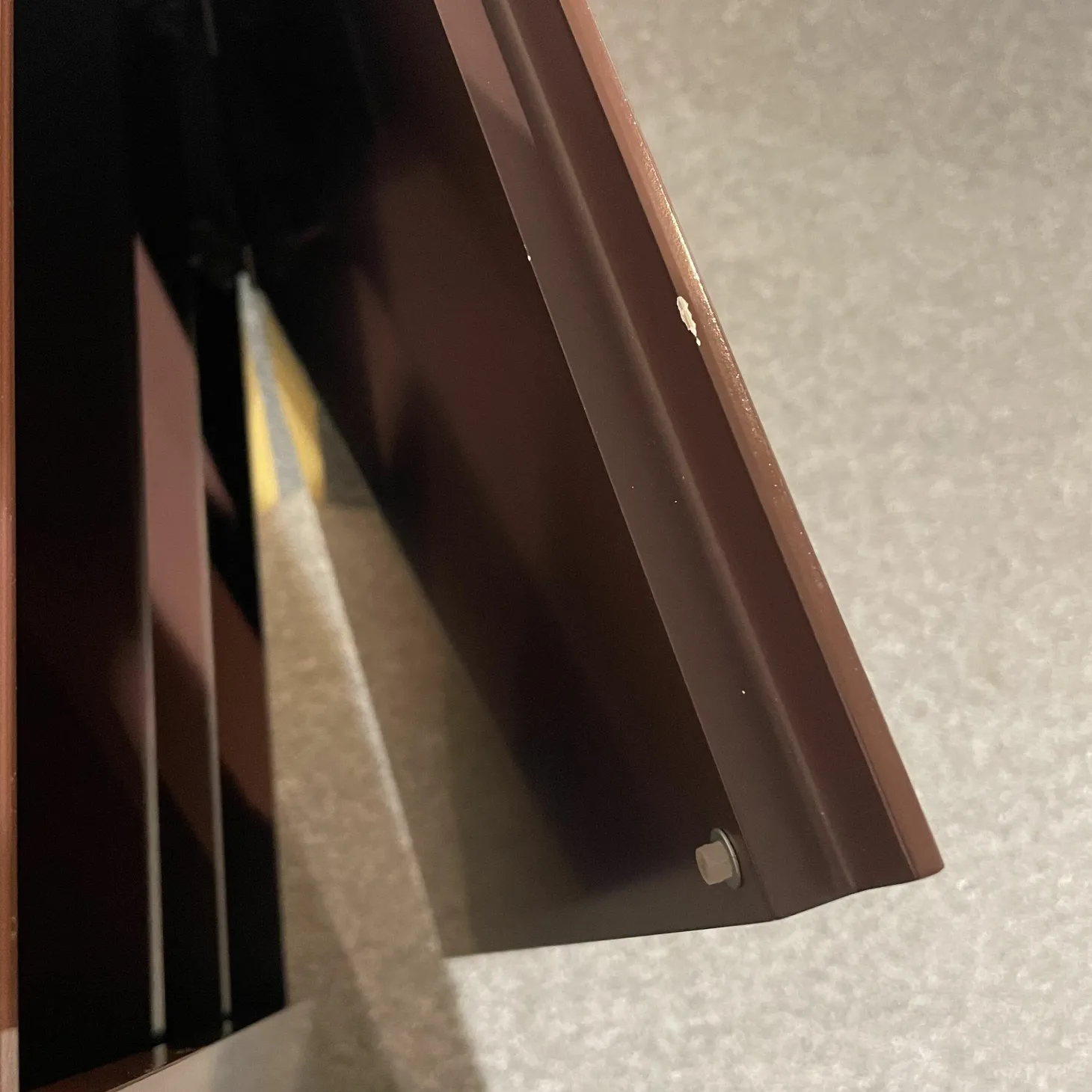 Kommode Just Cube Light Lack M41 Burgund Rot Abdeckplatte Glas Gestell Messingfarben