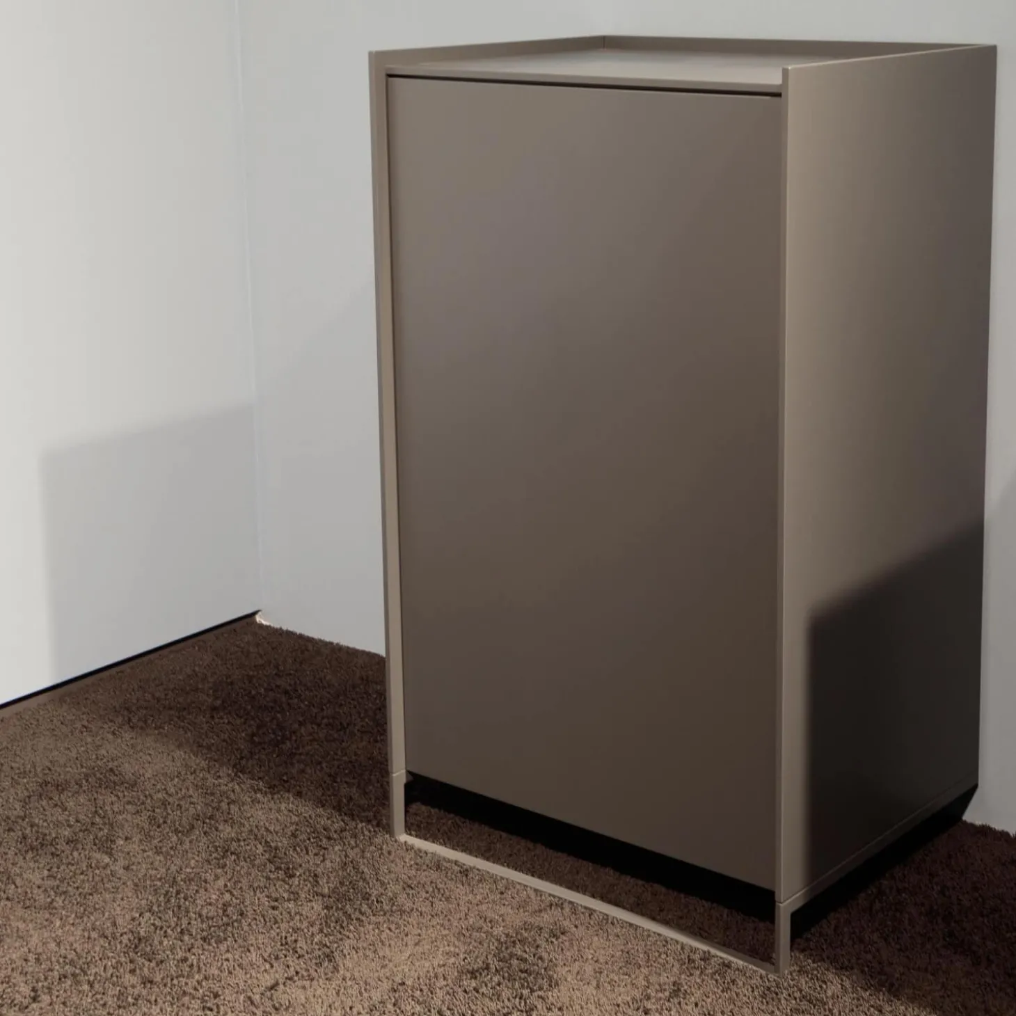 Kommode Lean Box Lack Matt 224 Graphitgrau Vorne Kufe Hinten Stützfüße