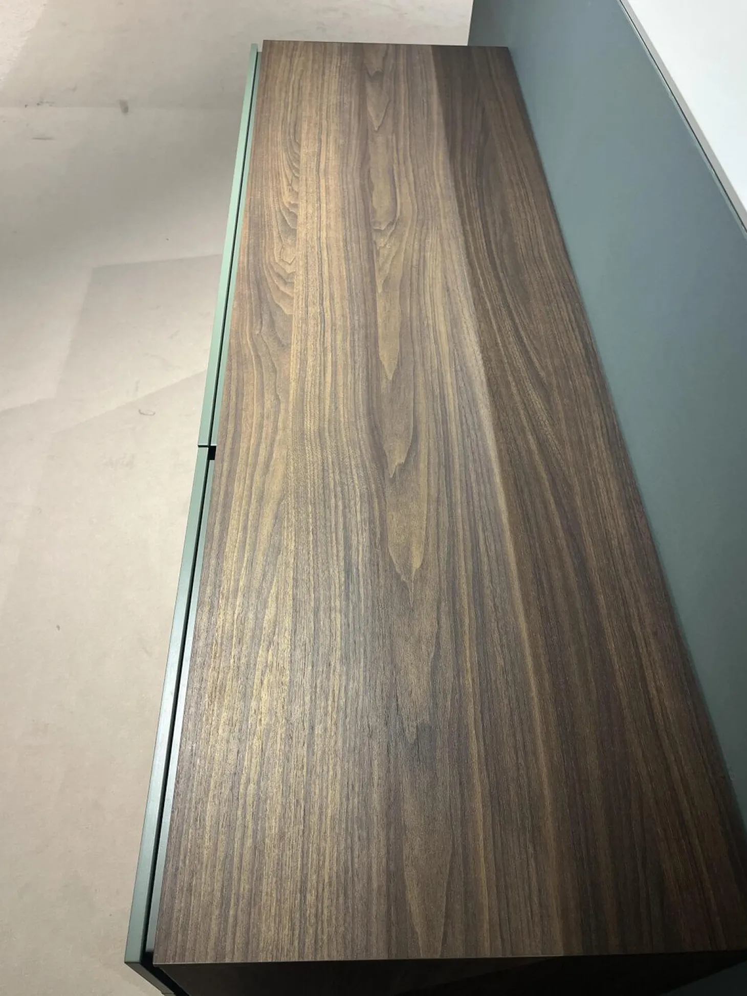 Kommode Night Collection 2022 Easy Front Lack 342 Fogia Matt Grün Korpus Nussbaum 72 Noce