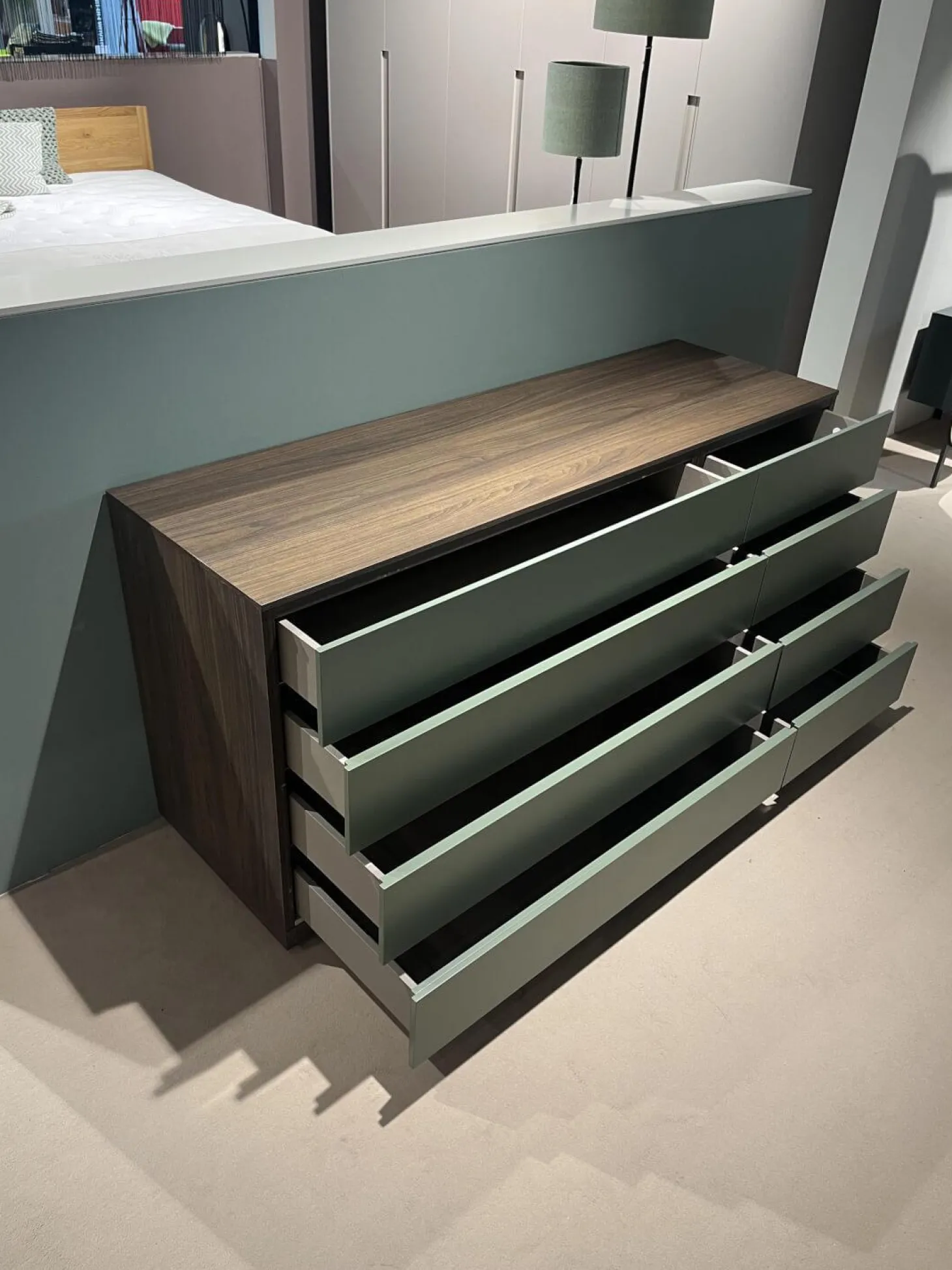 Kommode Night Collection 2022 Easy Front Lack 342 Fogia Matt Grün Korpus Nussbaum 72 Noce