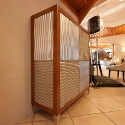 Kommode Zephir Kischbaumholz Massiv Türen Im Edlen Silberglanz Look Grifflos