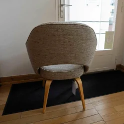 Konferenzstuhl Saarinen Stoff Rivington Beige Gestell Eiche Natur