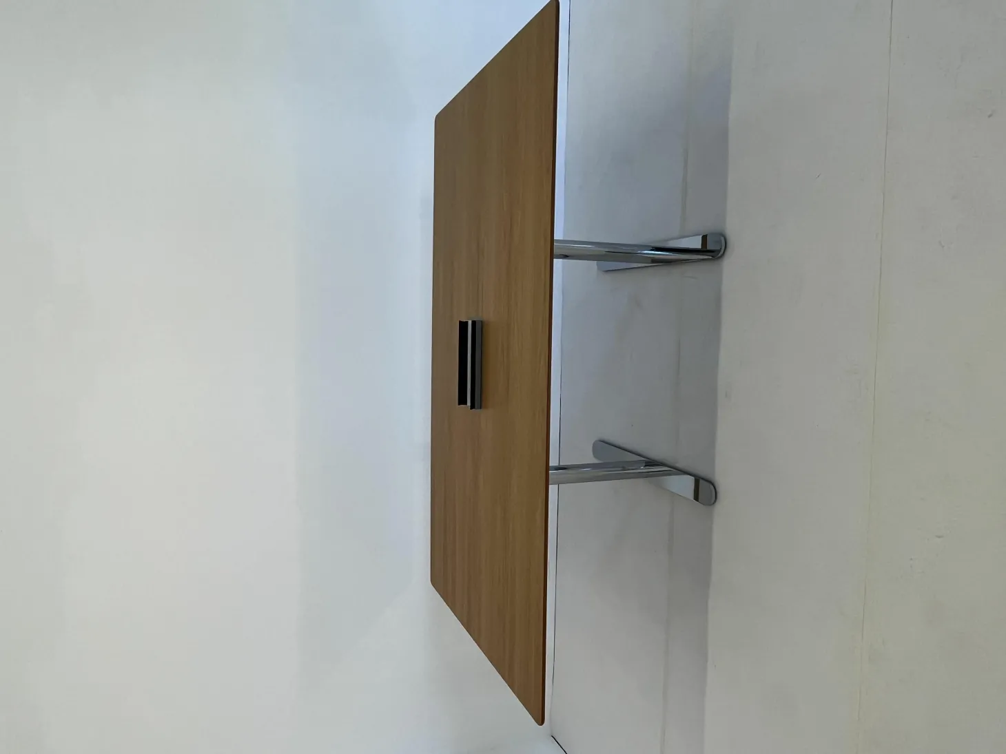 Konferenztisch HiLow Conference Eiche Furniert Gestell Alu Verchromt