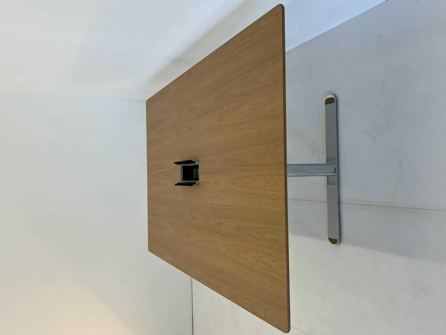 Konferenztisch HiLow Conference Eiche Furniert Gestell Alu Verchromt