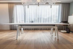 Konferenztisch Level HPL Beschichtet Weiß Fuß Lack Schneeweiß Elektrisch Verstellbar