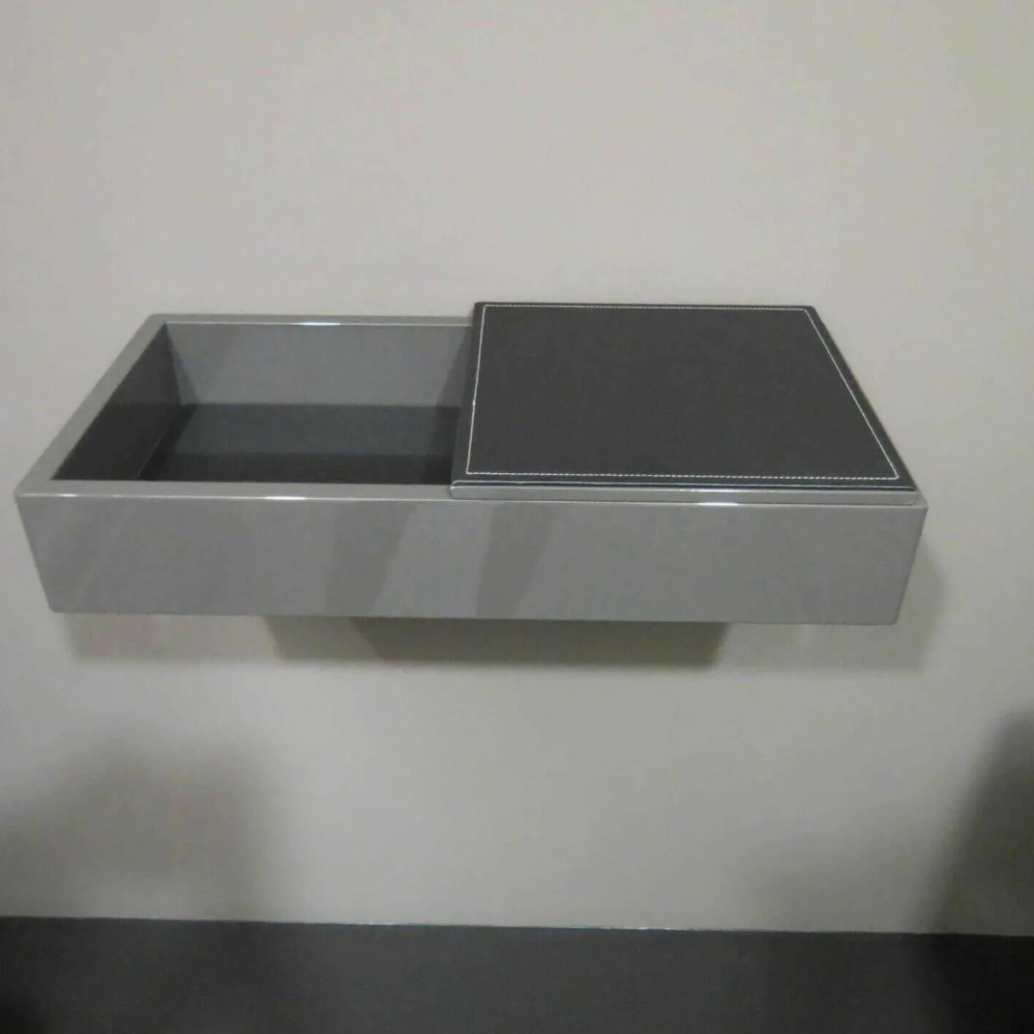 Konsole Hesperide 105 Granit Hochglanz 130 Leder Schwarz