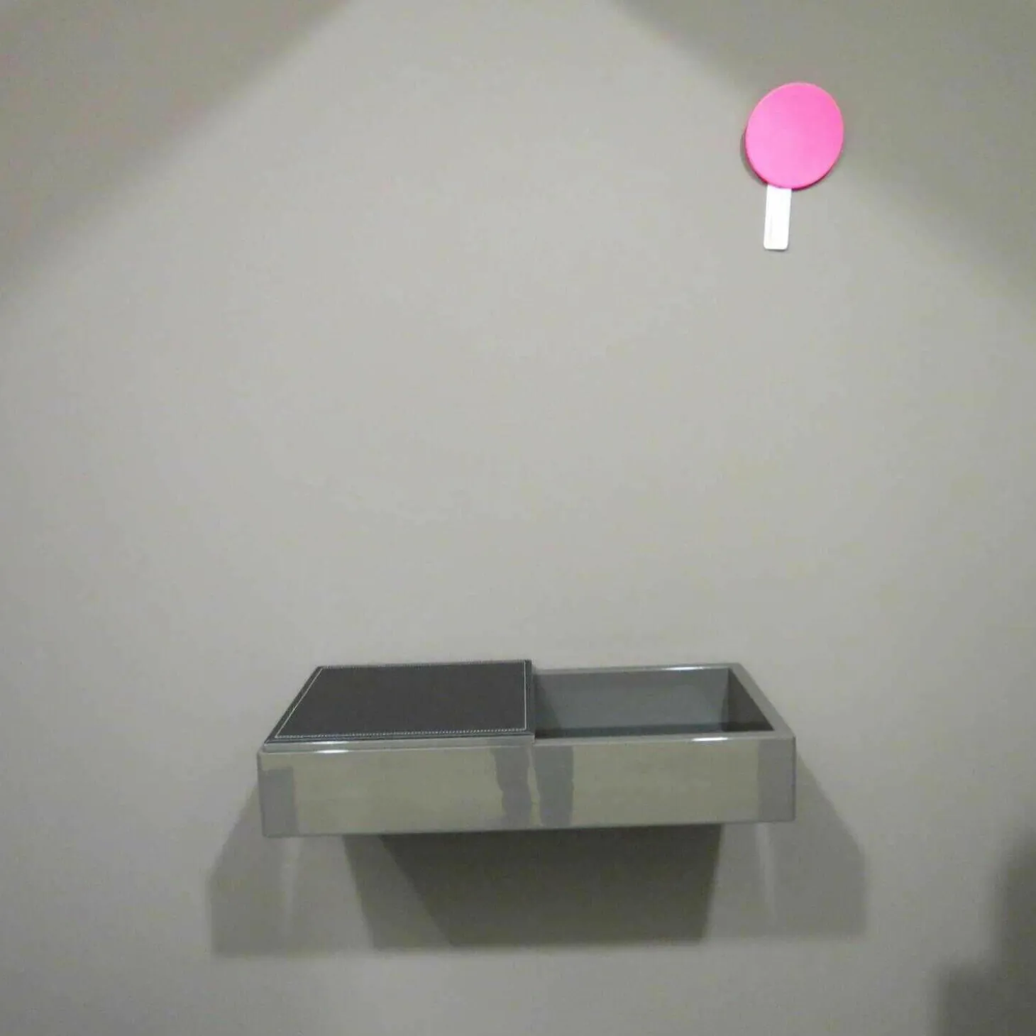 Konsole Hesperide 105 Granit Hochglanz 130 Leder Schwarz