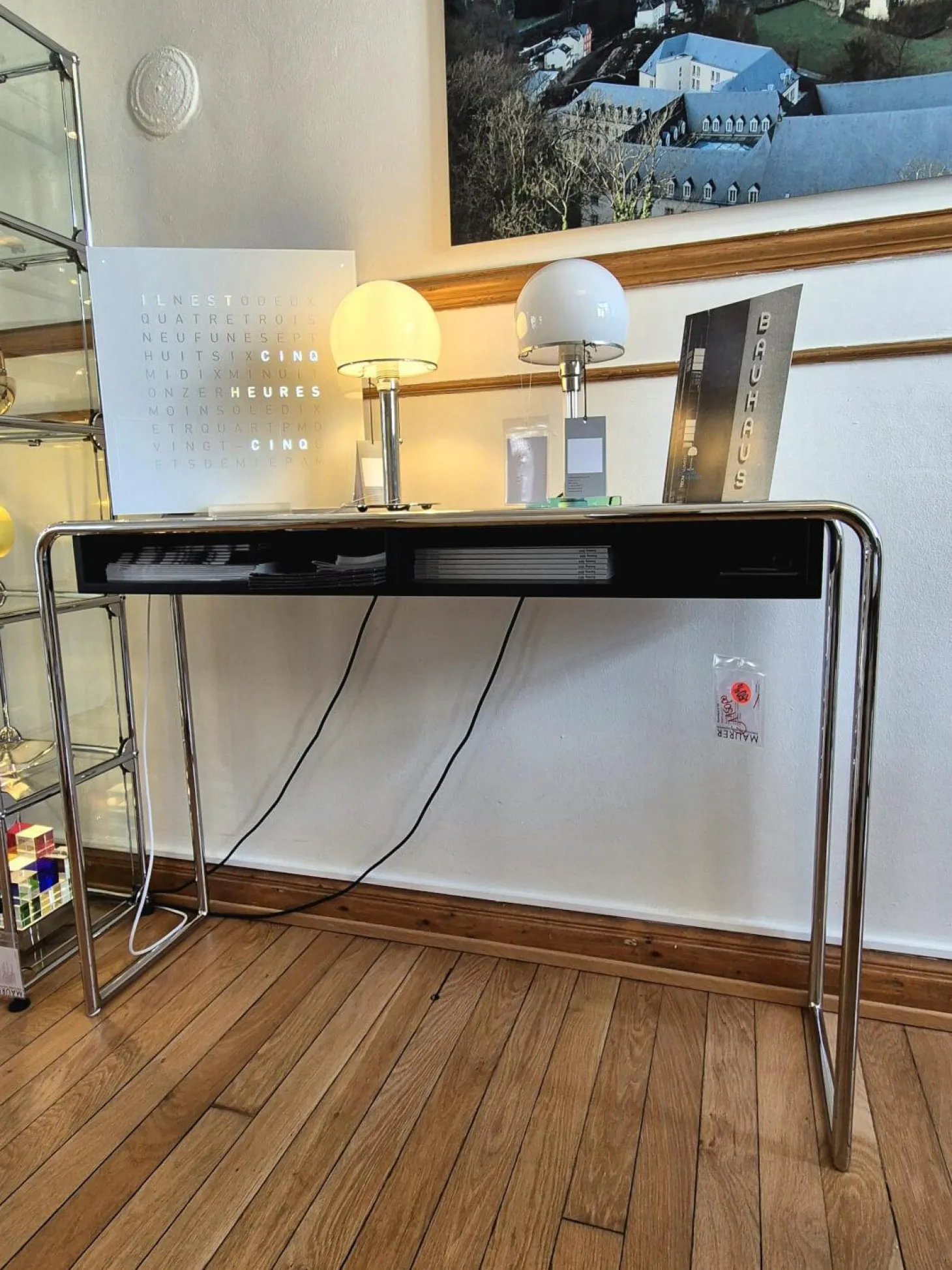 Konsolentisch B 108 Holzkorpus RAL 9005 Lackiert Schwarz Gestell Stahlrohr Verchromt