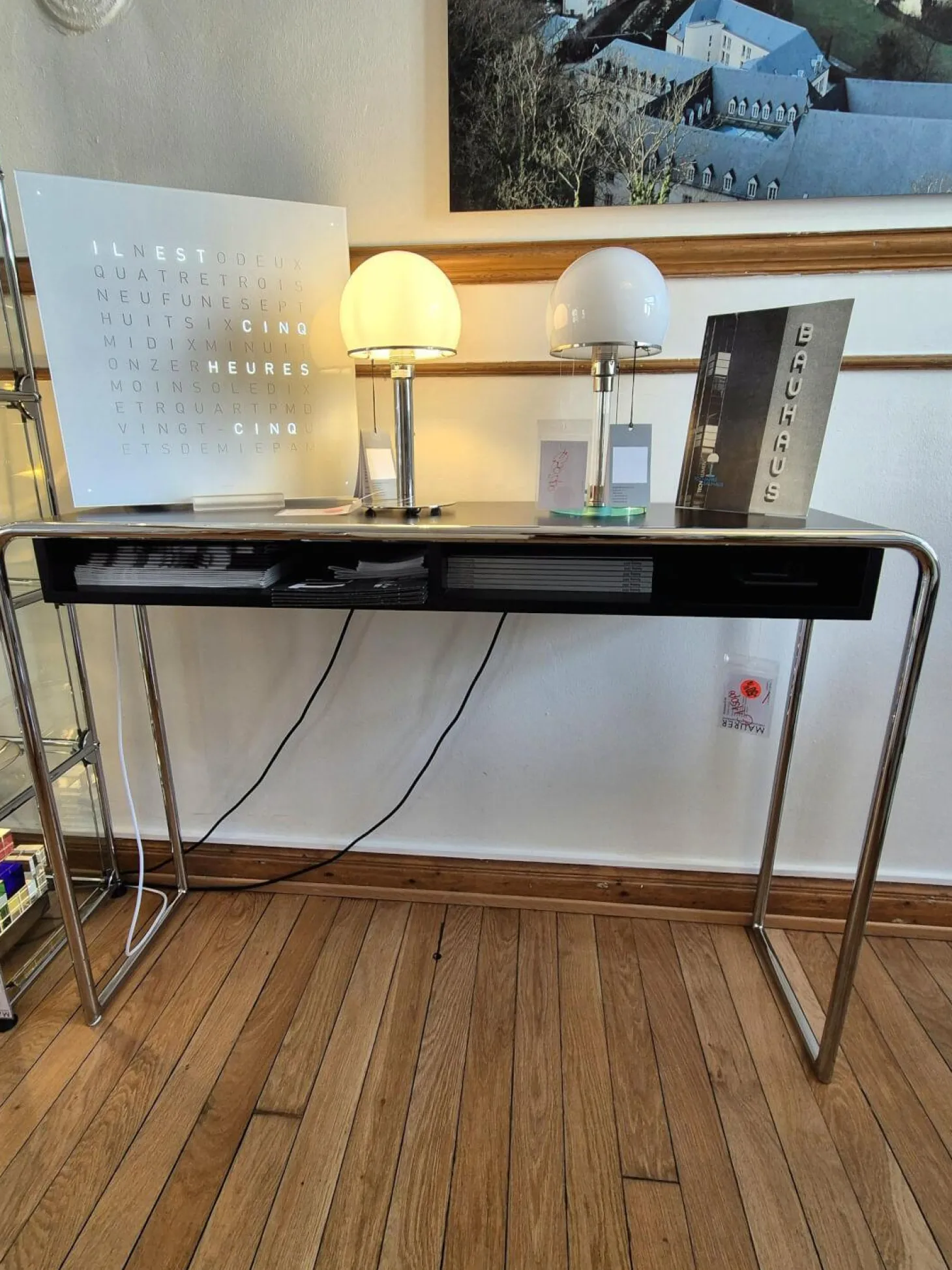 Konsolentisch B 108 Holzkorpus RAL 9005 Lackiert Schwarz Gestell Stahlrohr Verchromt